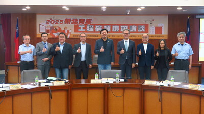 第5屆新北青年工程倫理廉政論談貴賓及與談人合照-新北市副市長朱惕之(中)、法務部廉政署副署長林炤宏(中左)、淡江大學學術副校長許輝煌(中右)