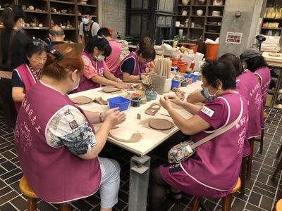 參與陶瓷DIY體驗課程